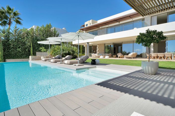 Image No.1-5 Bed Property for sale