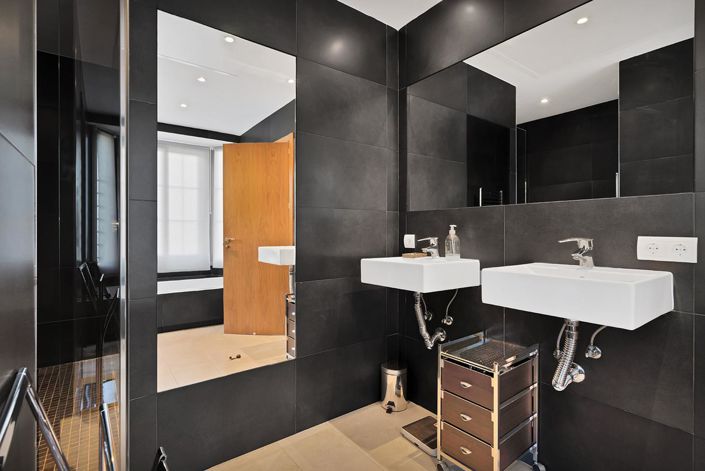 Image No.18-5 Bed Property for sale