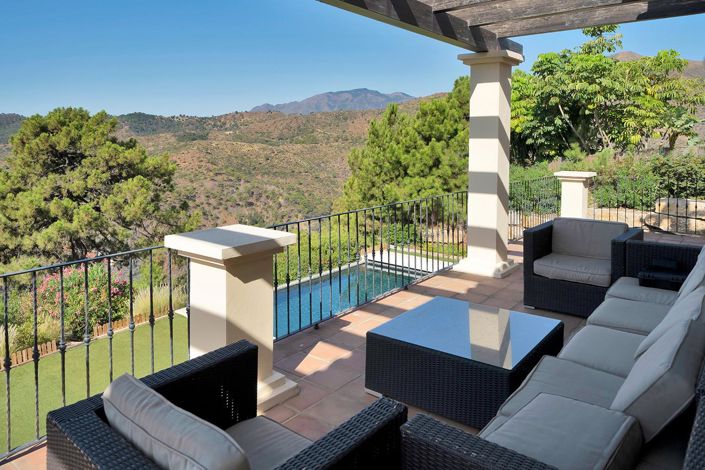 Image No.2-5 Bed Property for sale