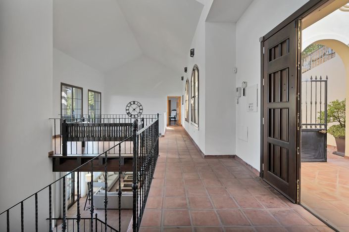 Image No.28-5 Bed Property for sale