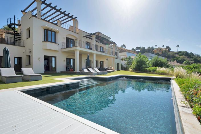 Image No.1-5 Bed Property for sale