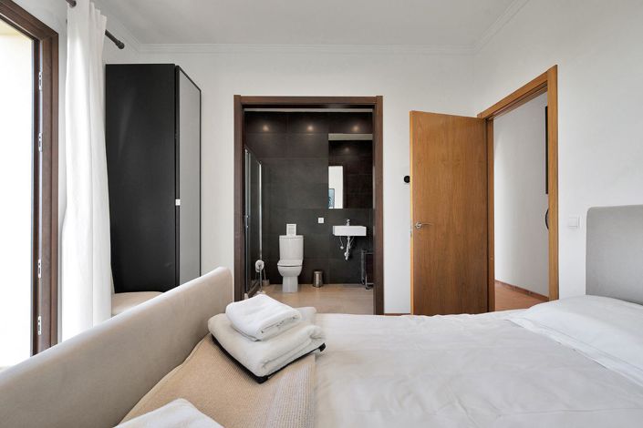 Image No.31-5 Bed Property for sale