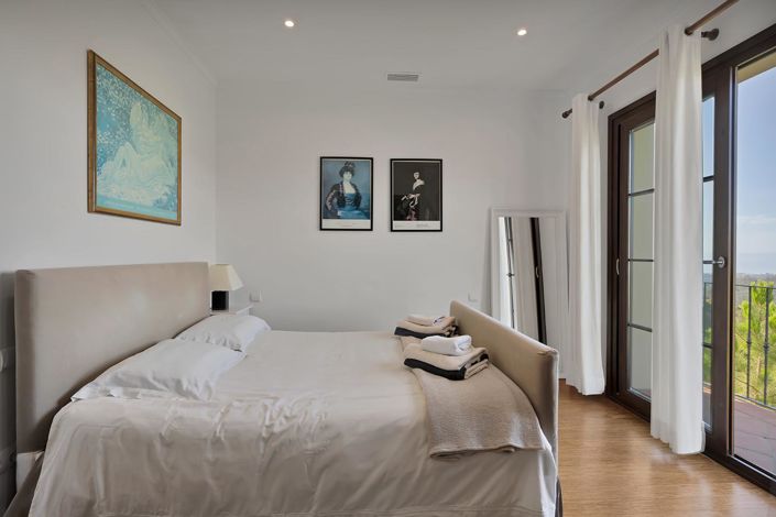 Image No.33-5 Bed Property for sale