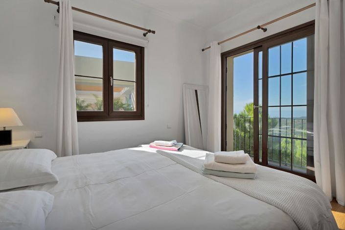 Image No.35-5 Bed Property for sale