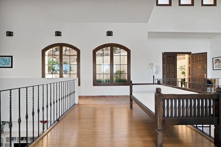 Image No.8-5 Bed Property for sale