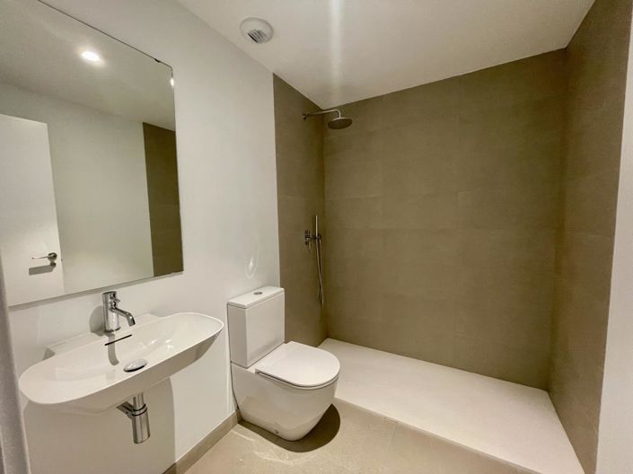 Image No.18-3 Bed Property for sale