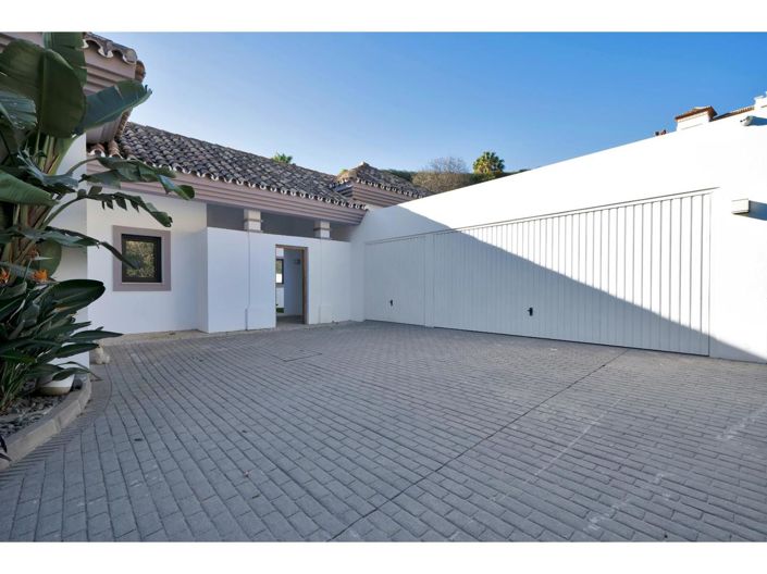 Image No.11-4 Bed Property for sale