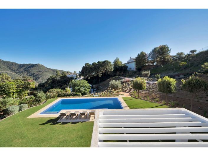 Image No.12-4 Bed Property for sale