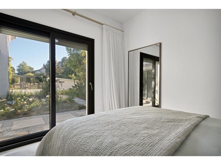 Image No.30-4 Bed Property for sale