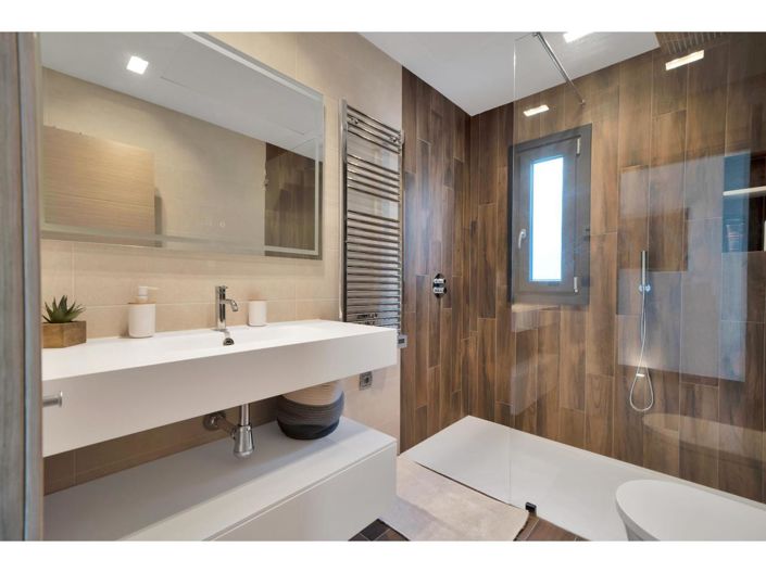 Image No.36-4 Bed Property for sale