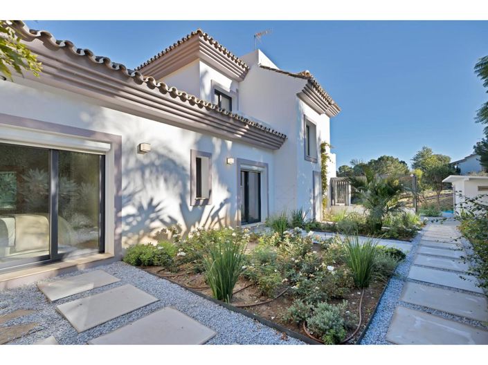 Image No.4-4 Bed Property for sale