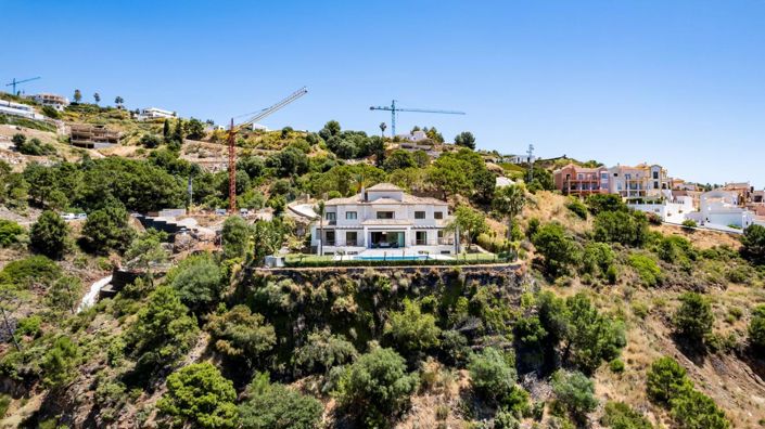 Image No.1-6 Bed Property for sale