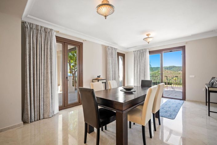 Image No.9-6 Bed Property for sale