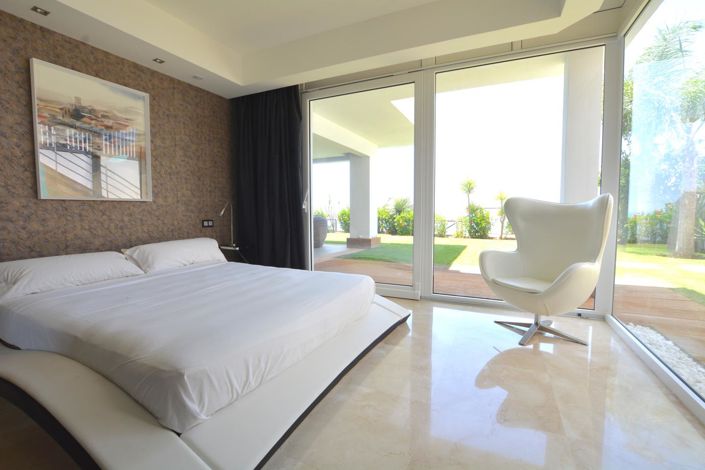 Image No.15-5 Bed Property for sale