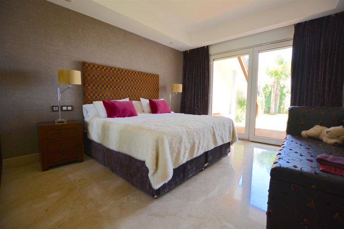 Image No.16-5 Bed Property for sale