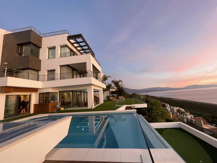 Image No.7-5 Bed Property for sale