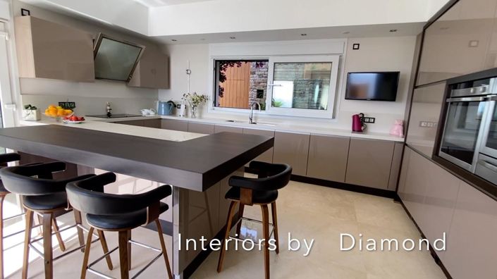 Image No.8-5 Bed Property for sale