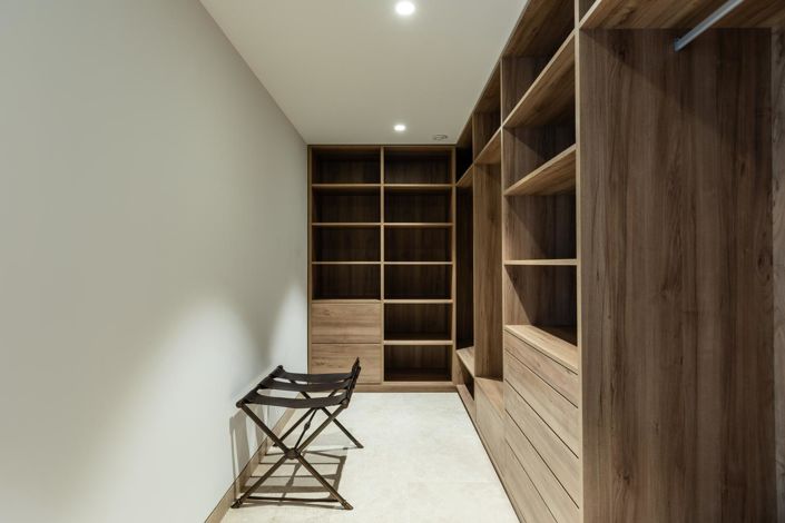 Image No.10-5 Bed Property for sale