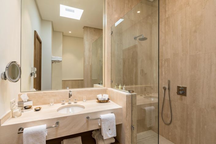 Image No.11-5 Bed Property for sale