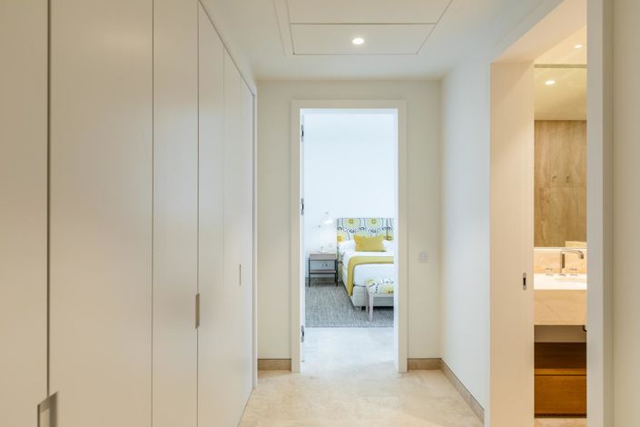 Image No.12-5 Bed Property for sale