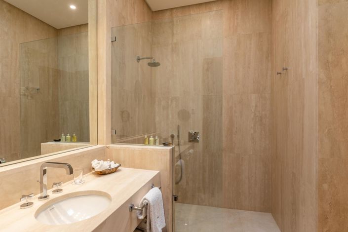 Image No.14-5 Bed Property for sale