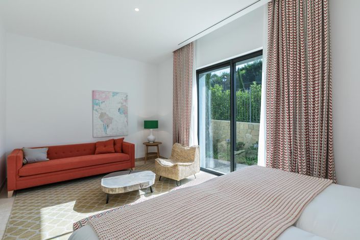 Image No.16-5 Bed Property for sale