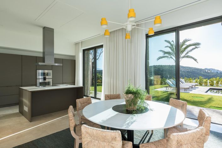 Image No.7-5 Bed Property for sale