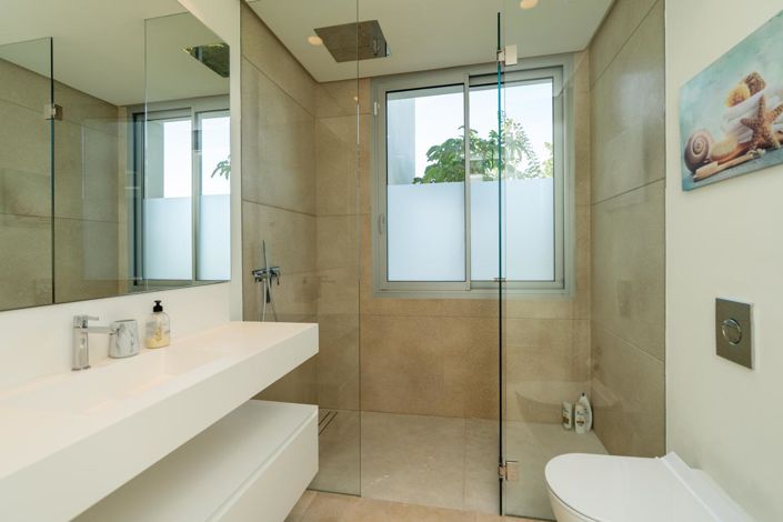 Image No.32-3 Bed Property for sale