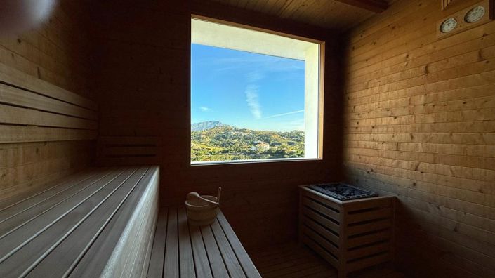 Image No.47-3 Bed Property for sale