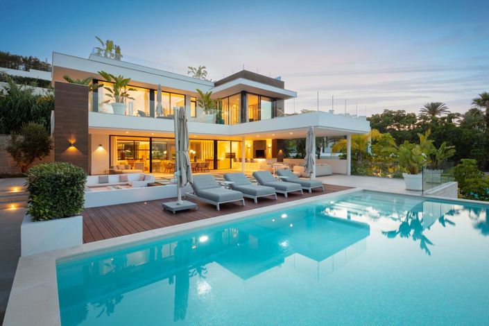 Image No.1-5 Bed Property for sale