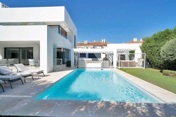 Image No.1-Propriété de 6 chambres à vendre à Estepona