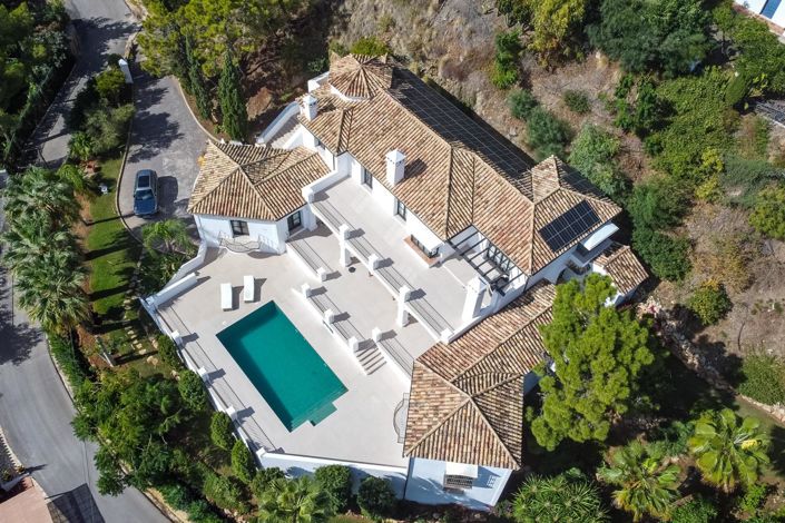 Image No.12-6 Bed Property for sale