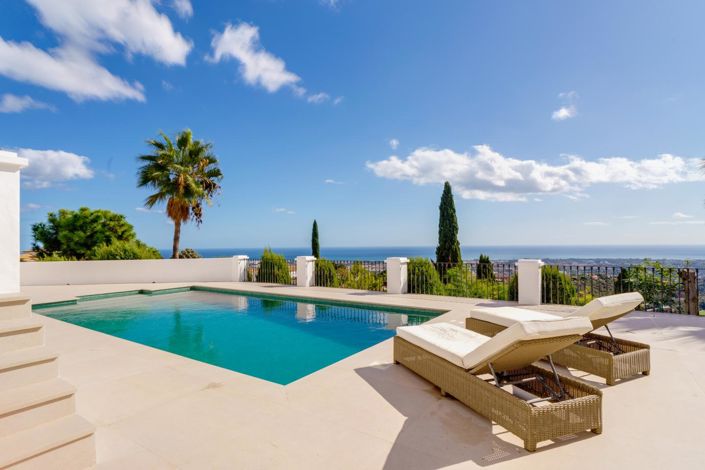 Image No.17-6 Bed Property for sale