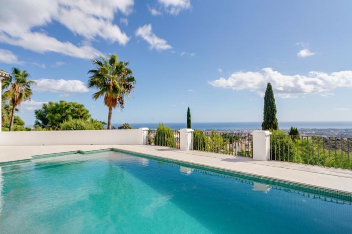 Image No.18-6 Bed Property for sale