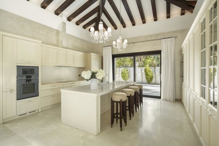 Image No.18-5 Bed Property for sale