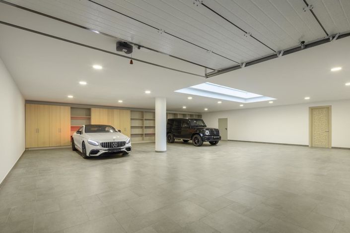 Image No.27-5 Bed Property for sale