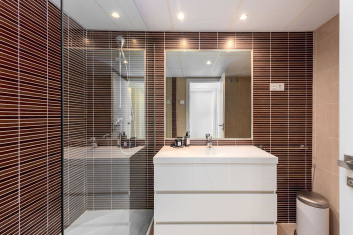 Image No.16-2 Bed Property for sale