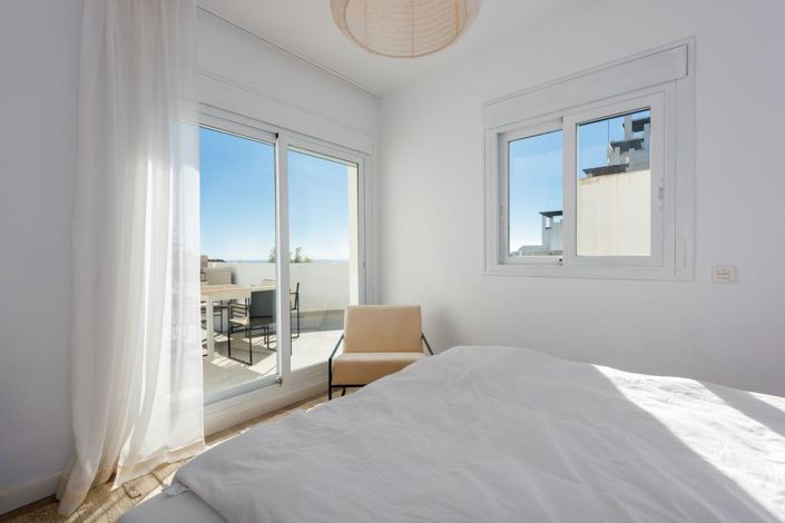 Image No.17-2 Bed Property for sale