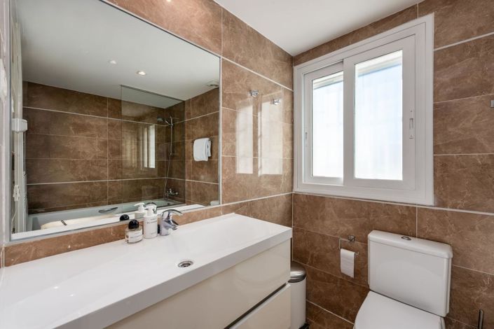 Image No.20-2 Bed Property for sale