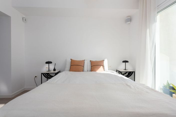 Image No.21-2 Bed Property for sale