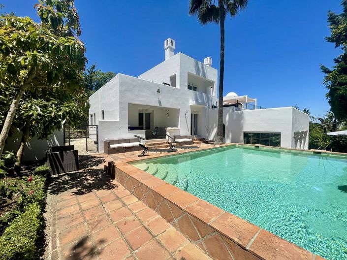 Image No.1-5 Bed Property for sale