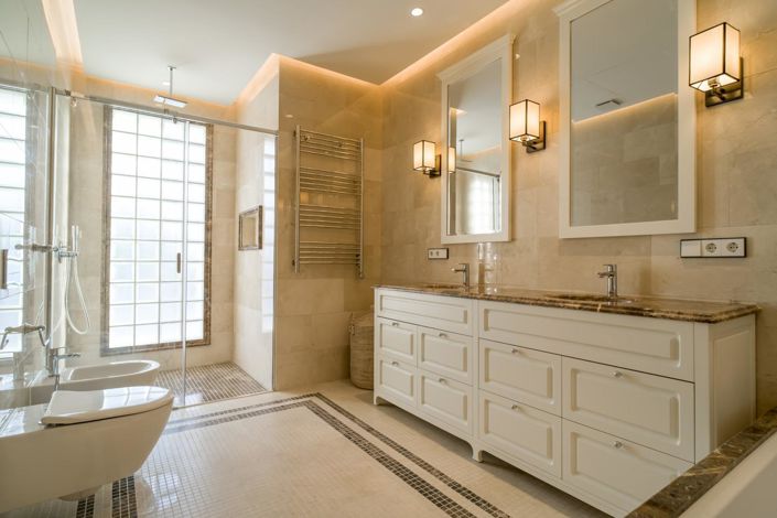 Image No.12-6 Bed Property for sale