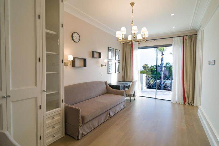 Image No.15-6 Bed Property for sale