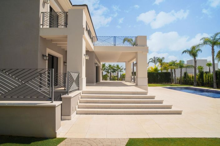 Image No.2-6 Bed Property for sale