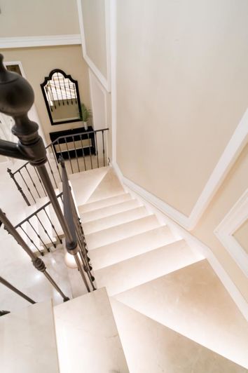 Image No.20-6 Bed Property for sale