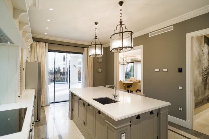 Image No.9-6 Bed Property for sale