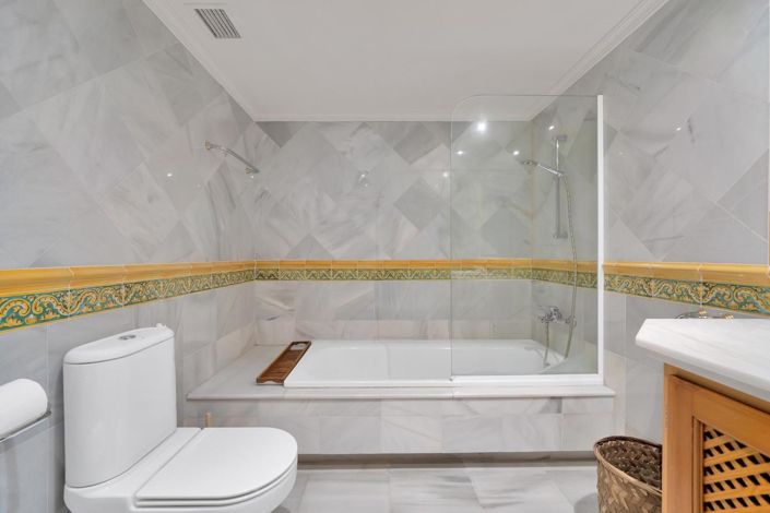 Image No.37-2 Bed Property for sale