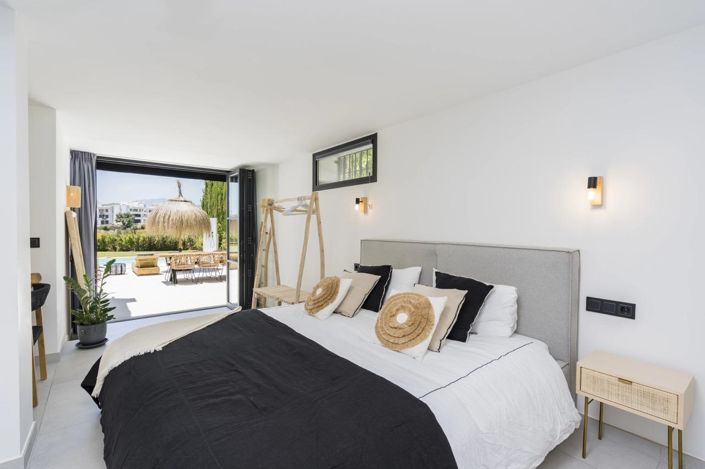 Image No.22-6 Bed Property for sale