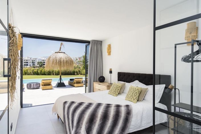 Image No.24-6 Bed Property for sale