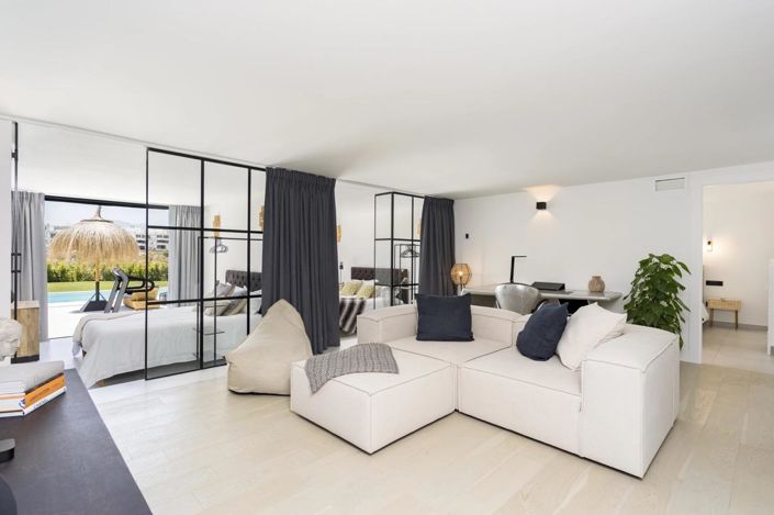 Image No.25-6 Bed Property for sale